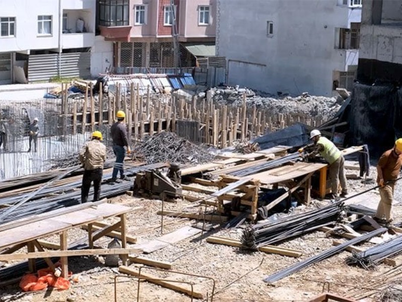 Kahta'da Arsa da Durdu, İnşaat da